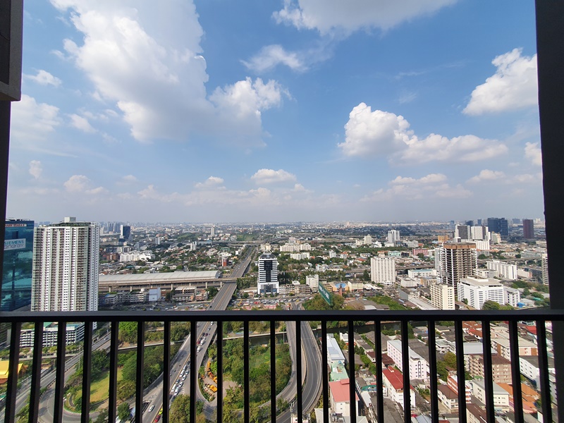 ให้เช่าคอนโด ซี เอกมัย พื้นที่ 66.8 ตร.ม. 3 ห้องนอน (ดูเพล็กซ์) เช่า 38,000 บ/ด