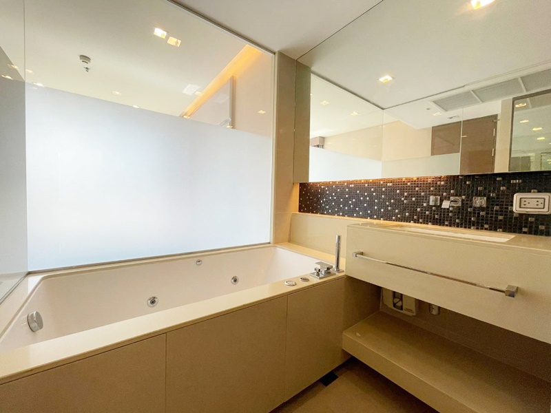 ขาย/ให้เช่า ดิ แอดเดรส อโศก 45 ตร.ม. 1 ห้องนอน ให้เช่า 28,000 บ/ด ขาย 10.7 ล้านบาท