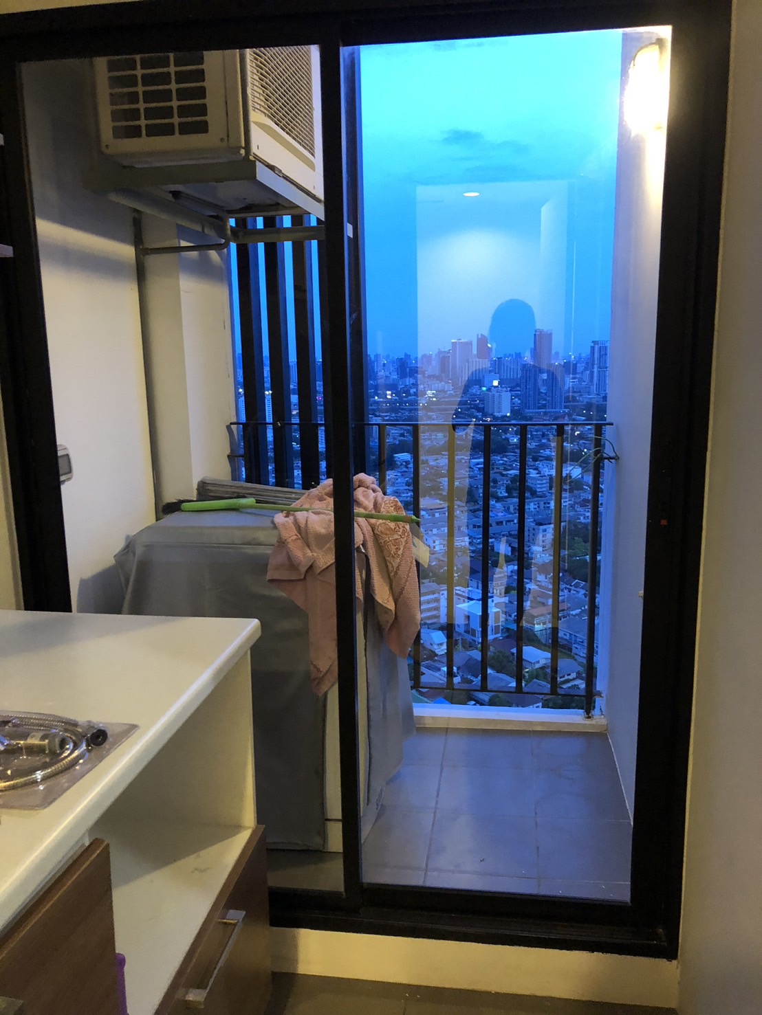 ให้เช่า เดอะ ทรี อินเตอร์เชนจ์ พื้นที่ 30 ตร.ม 1 ห้องนอน ราคา 10,000 บาท/เดือน