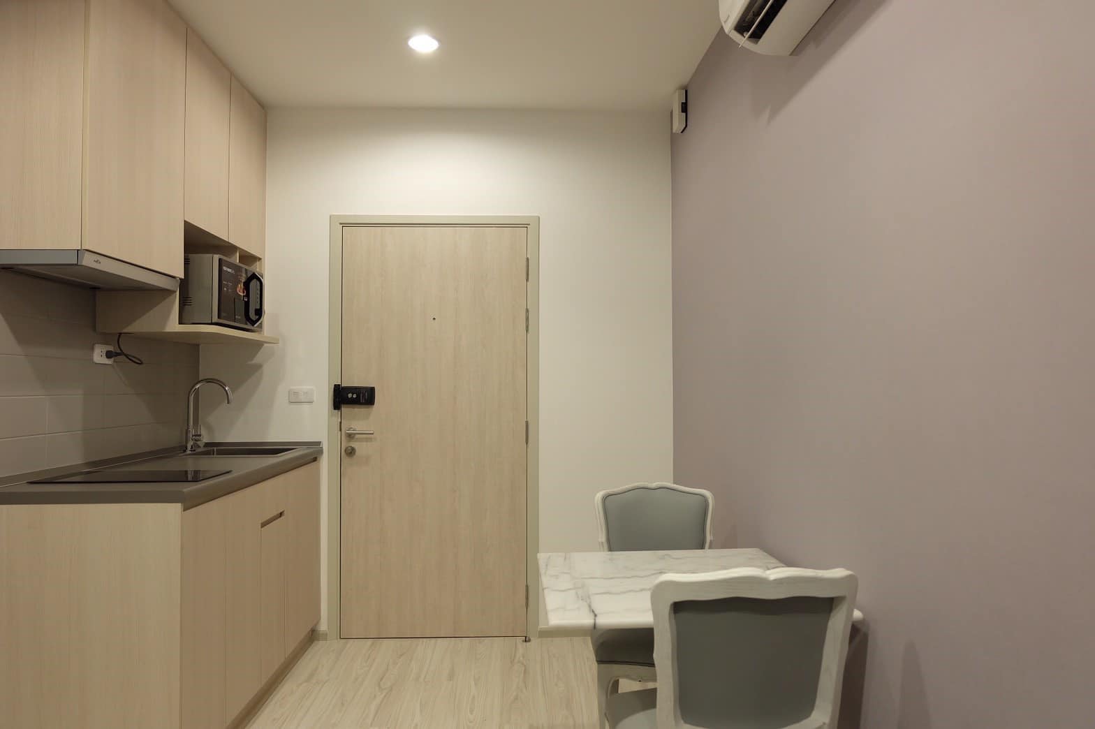 ให้เช่าคอนโด ไอดีโอ โมบิ สุขุมวิท อีสท์เกต 32 ตรม. 1 ห้องนอน เช่า 15,000 /เดือน