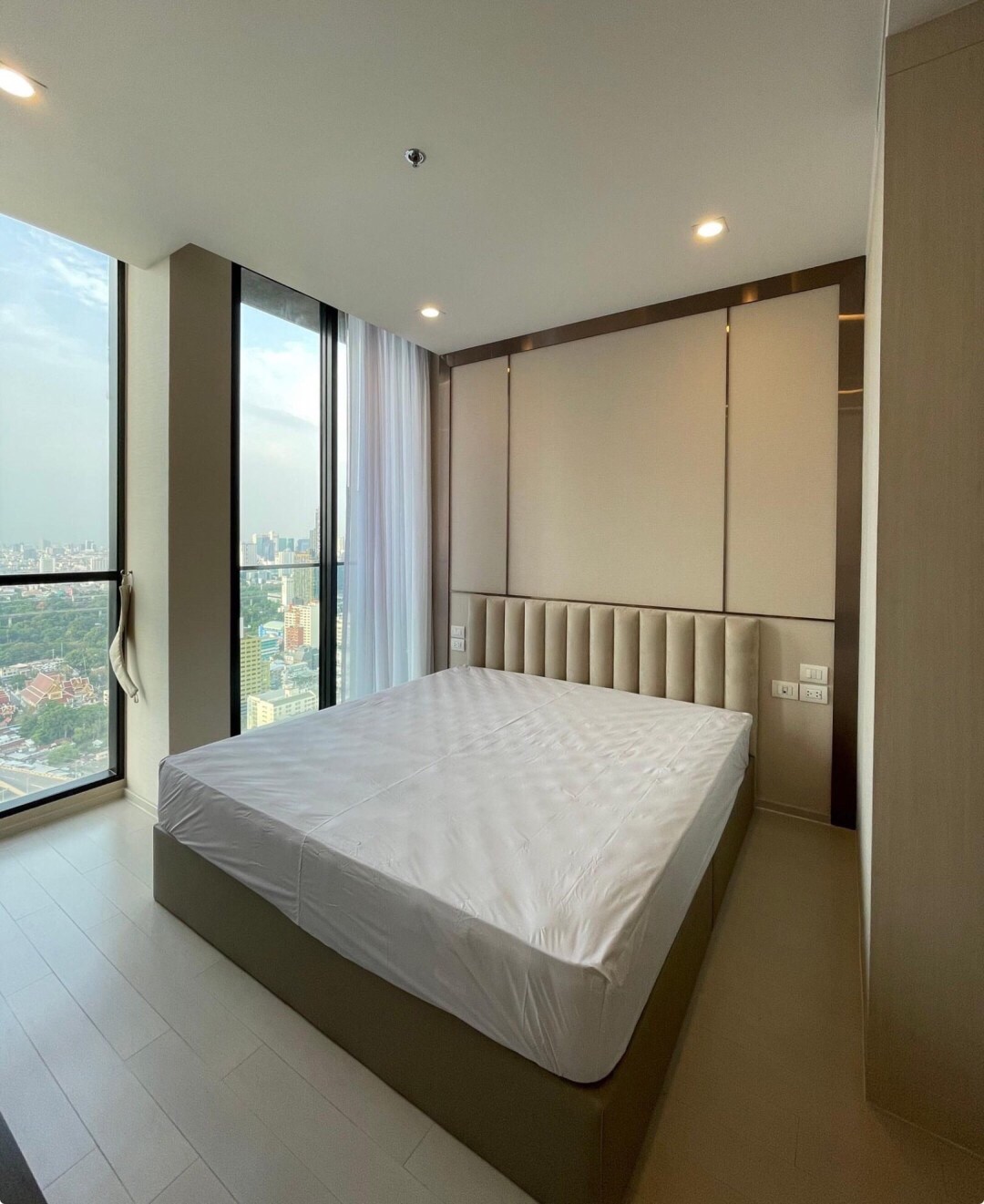 ให้เช่าคอนโด โนเบิล เพลินจิต พื้นที่ 81 ตร.ม. 2 ห้องนอน เช่า 90,000 บ/ด