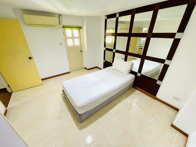 ให้เช่าคอนโด เดอะ วอเตอร์ฟอร์ด พระราม 4 พื้นที่ 108 ตร.ม. 1 ห้องนอน เช่า 18,500 บ/ด