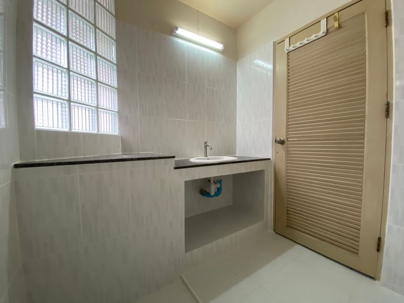 ขาย/ให้เช่าทาวน์เฮ้าส์ 2 ชั้น ย่านอ่อนนุช 40 22 ตรว. เช่า 23,000 บ/ด ขาย 3.5 ลบ.