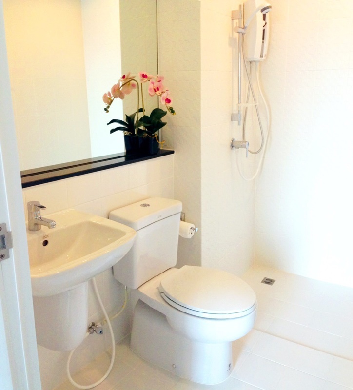 ให้เช่าคอนโด เดอะ ทรี อินเตอร์เชนจ์ พื้นที่ 30 ตร.ม. Studio ให้เช่า 8,700 บ/ด (รวมอินเตอร์เน็ต)