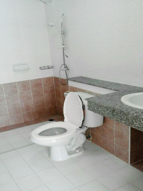 ขายทาวน์เฮ้าส์ 3 ชั้น ย่านรามคำแหง 43 พื้นที่ 20 ตรว. 4 ห้องนอน ขาย 6 ล้านบาท