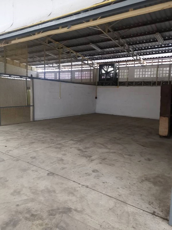 ให้เช่าโกดังสินค้า ย่านอ่อนนุช พื้นที่ 580, 680, 850 ตรม. เช่า 160-180 บาท/ตรม.