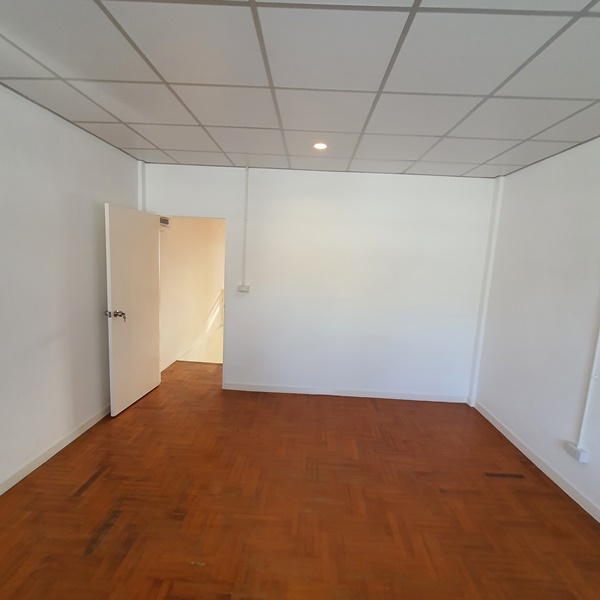 ให้เช่าทาวน์เฮ้าส์ 2 ชั้น ย่านติวานนท์ พื้นที่ 17 ตรว. 2 ห้องนอน เช่า 12,000 บ/ด