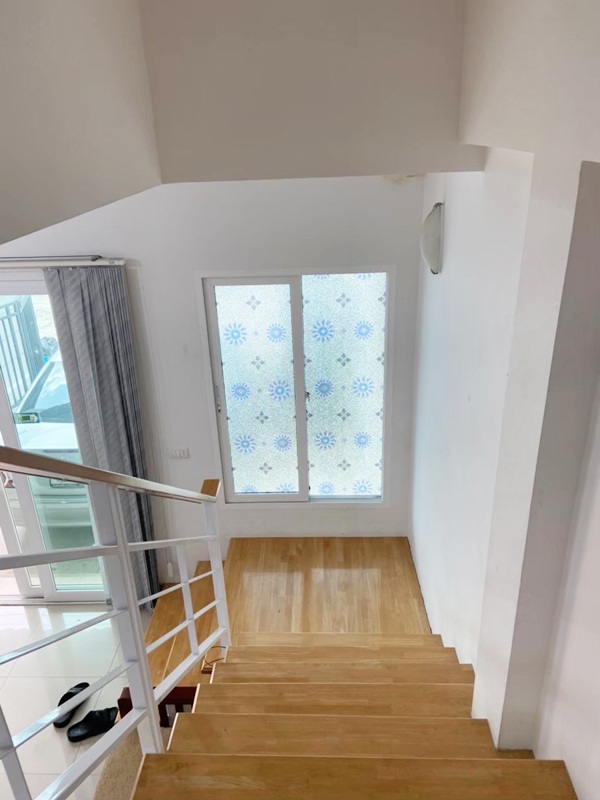 ขายทาวน์เฮ้าส์ 3 ชั้น ย่านลาดพร้าว พื้นที่ 167 ตรม. 3 ห้องนอน ขาย 7.4 ล้านบาท