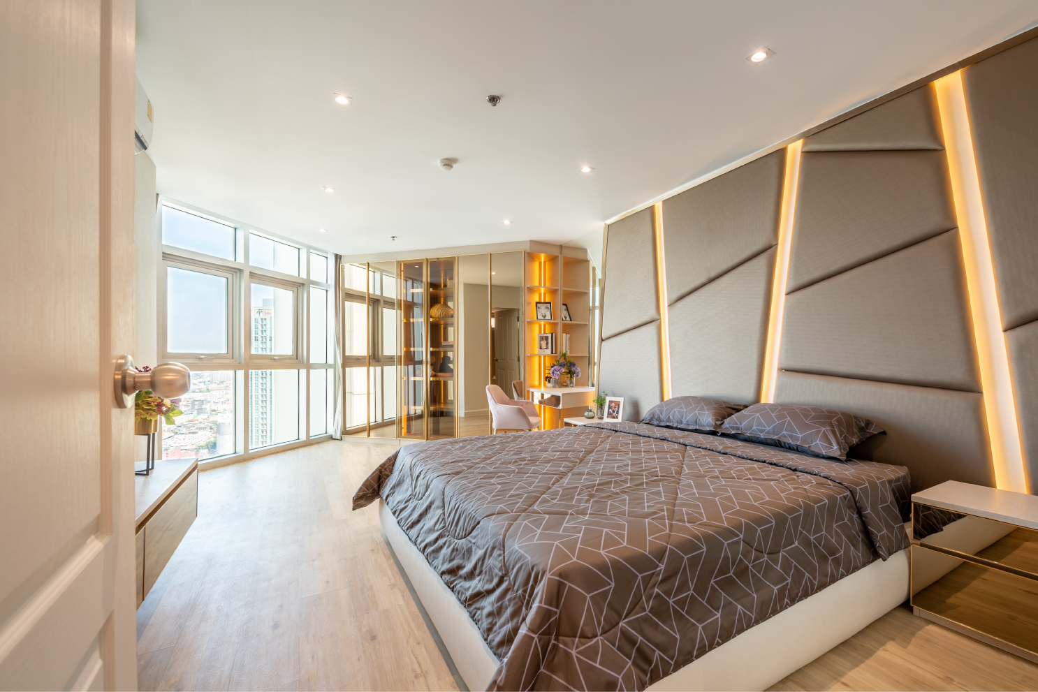 ขายคอนโด เบลล์ แกรนด์ พระราม 9 พื้นที่ 108 ตร.ม. 3 ห้องนอน ขาย 22 ล้านบาท