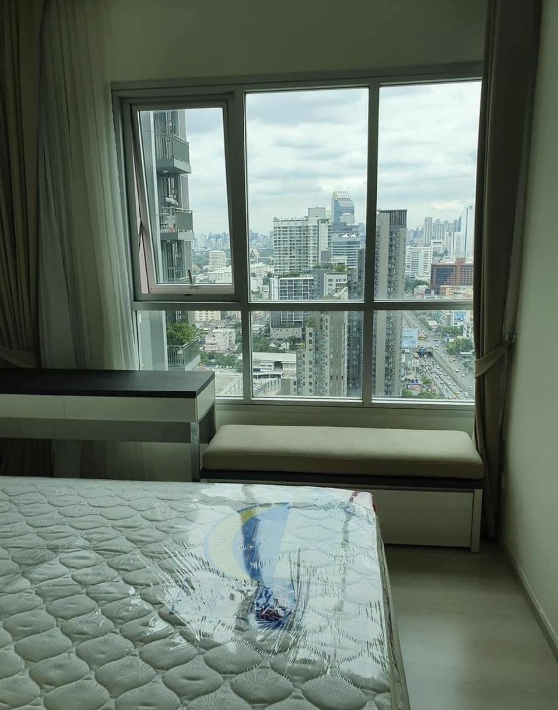 ให้เช่า ไลฟ์ รัชดาภิเษก 32 ตร.ม. 1 ห้องนอน ราคา 16,000 บาท/เดือน