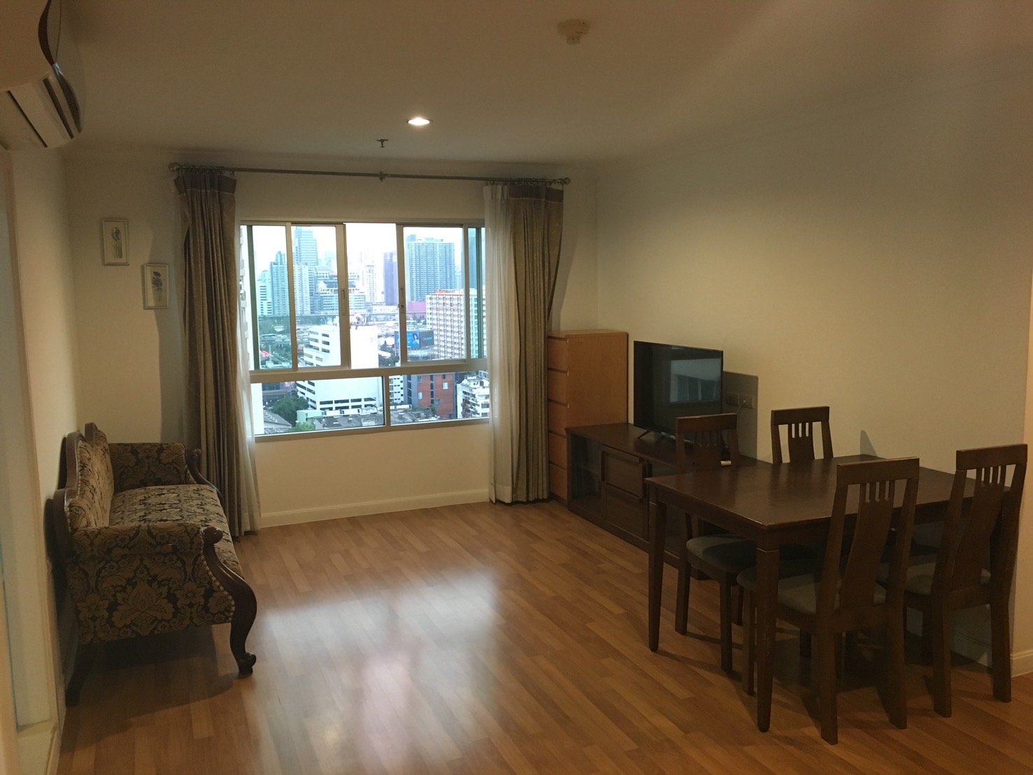 ให้เช่าคอนโด ลุมพินี เพลส พระราม 9 พื้นที่ 70 ตร.ม. 2 ห้องนอน เช่า 26,000 บ/ด