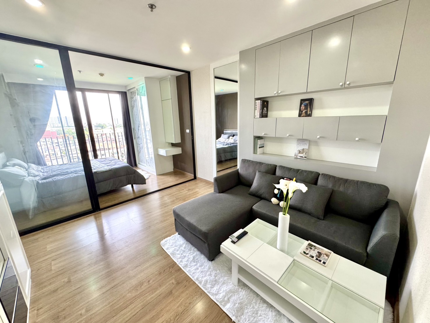 ขายคอนโดให้เช่า เดอะ ทรี อินเตอร์เชนจ์ 1 ห้องนอน มีระเบียง พื้นที่ 36 ตรม ราคา 2.49 ล้าน