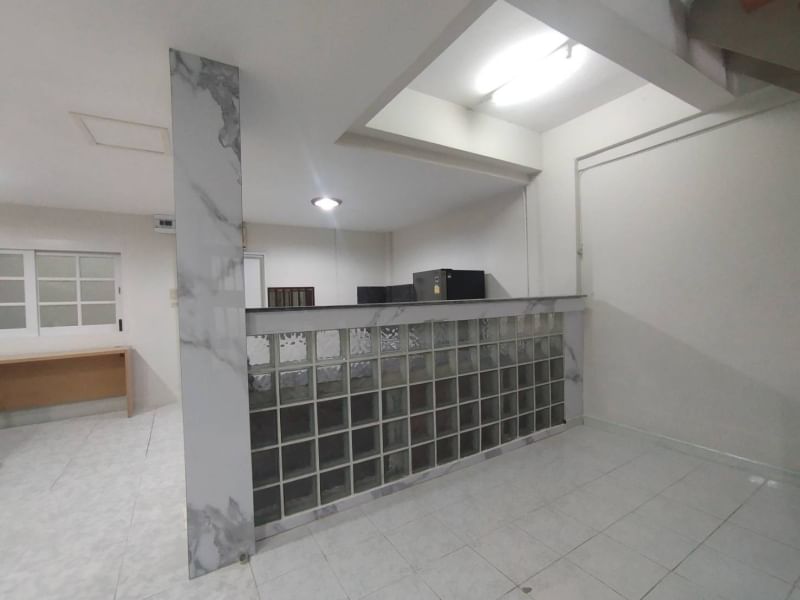 ขาย/ให้เช่าทาวน์เฮ้าส์ 2 ชั้น ย่านอ่อนนุช 40 22 ตรว. เช่า 23,000 บ/ด ขาย 3.5 ลบ.