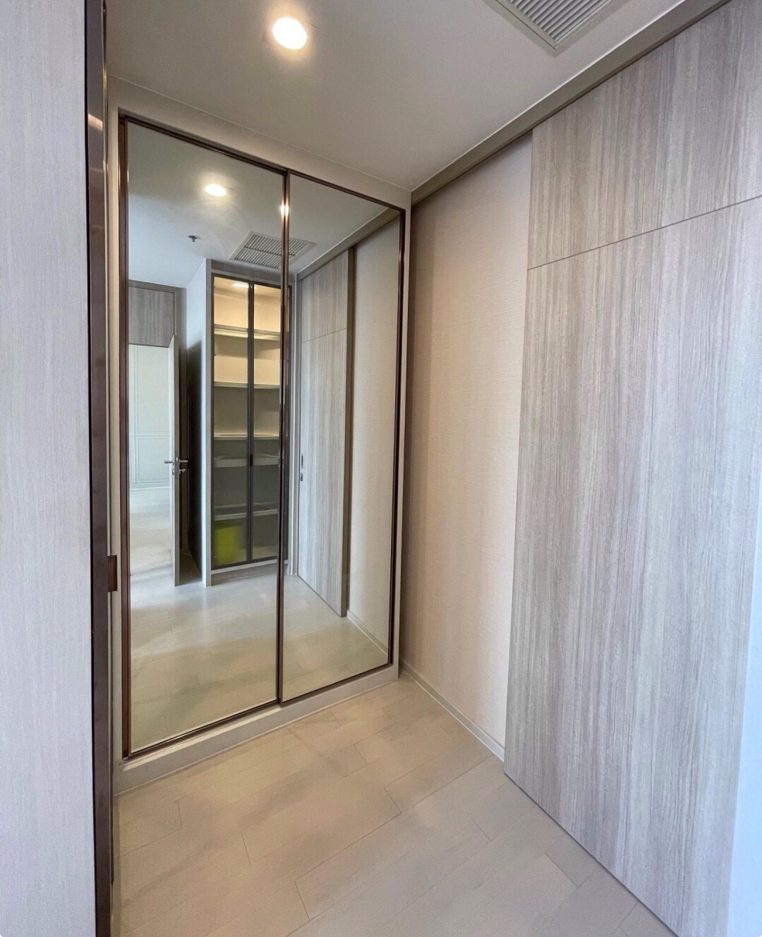 ให้เช่าคอนโด โนเบิล เพลินจิต พื้นที่ 81 ตร.ม. 2 ห้องนอน เช่า 90,000 บ/ด