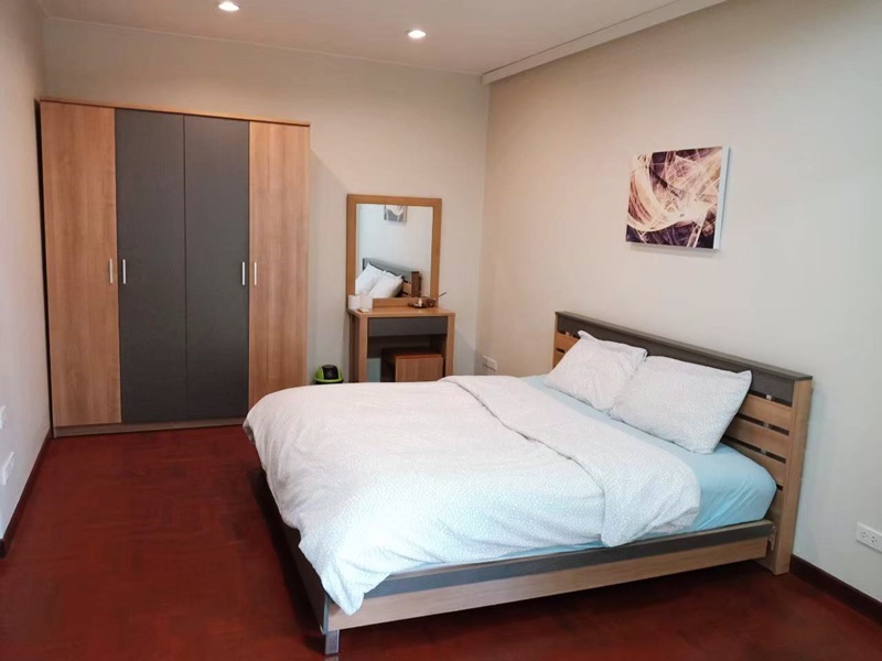 ให้เช่าทาวน์เฮ้าส์ 4 ชั้น ย่านเอกมัย พื้นที่ 23 ตรว. 5 ห้องนอน เช่า 60,000 บ/ด