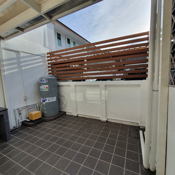 ให้เช่าทาวน์เฮ้าส์ 2 ชั้น ย่านติวานนท์ พื้นที่ 17 ตรว. 2 ห้องนอน เช่า 12,000 บ/ด