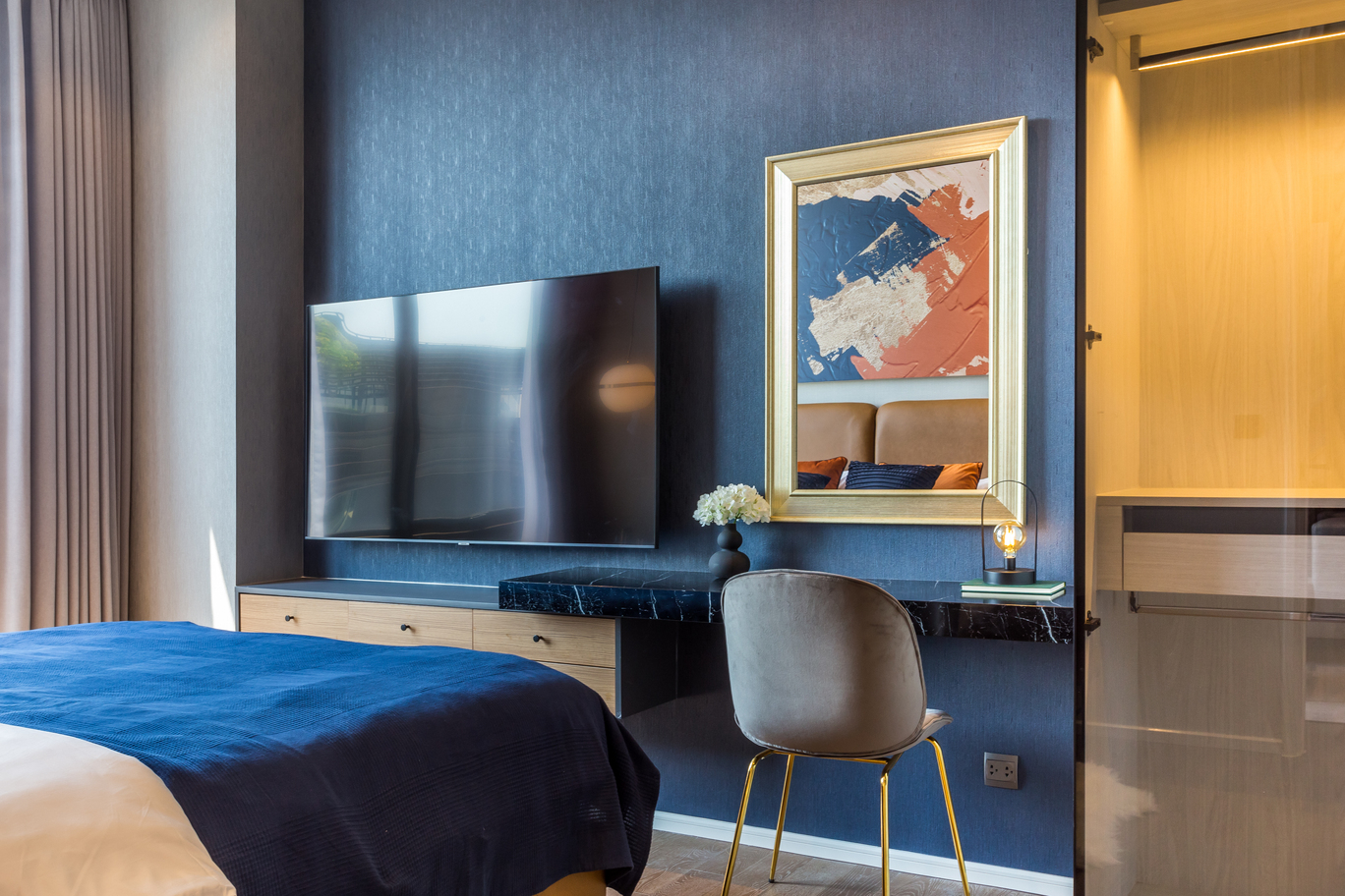 ขาย/ให้เช่า มิวนีค หลังสวน 54 ตรม. 1 ห้องนอน เช่า 65,000 บ/ด ขาย 21.9 ลบ.