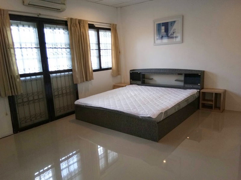 ให้เช่าทาวน์เฮ้าส์ 2 ชั้น ย่านลาดพร้าววังหิน พื้นที่ 24 ตารางวา 2 ห้องนอน เช่า 15,000 บ/ด