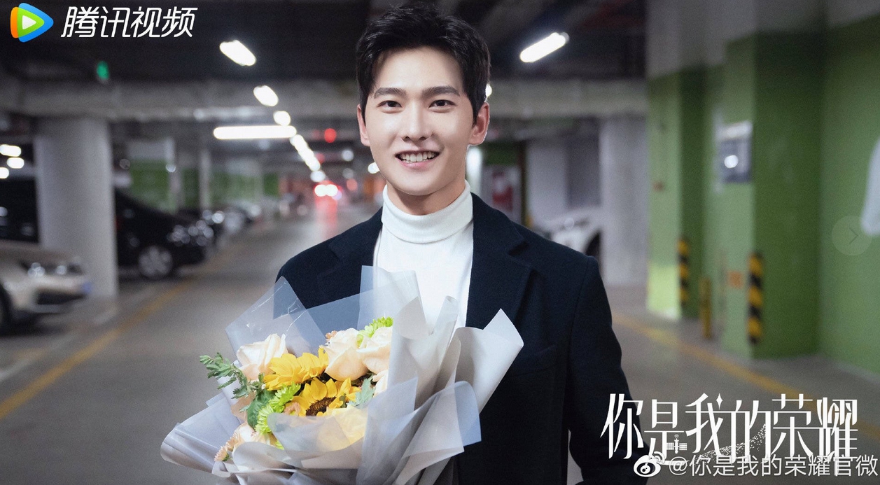 ซีรีส์ You Are My Glory ,你是我的荣耀 ,ที่ดัดแปลงจากนิยายในชื่อเดียวกัน เขียนโดย,กู้ม่าน ,นำแสดงโดย ,#หยางหยาง ,รับบท อวี๋ถู วิศวกรการบินและอวกาศ #ตี๋ลี่เร่อปา ,รับบท เฉียวจิงจิง ดาราสาวสวยชื่อดัง ,เป็นซีรีส์ทาง WeTV Thailand
