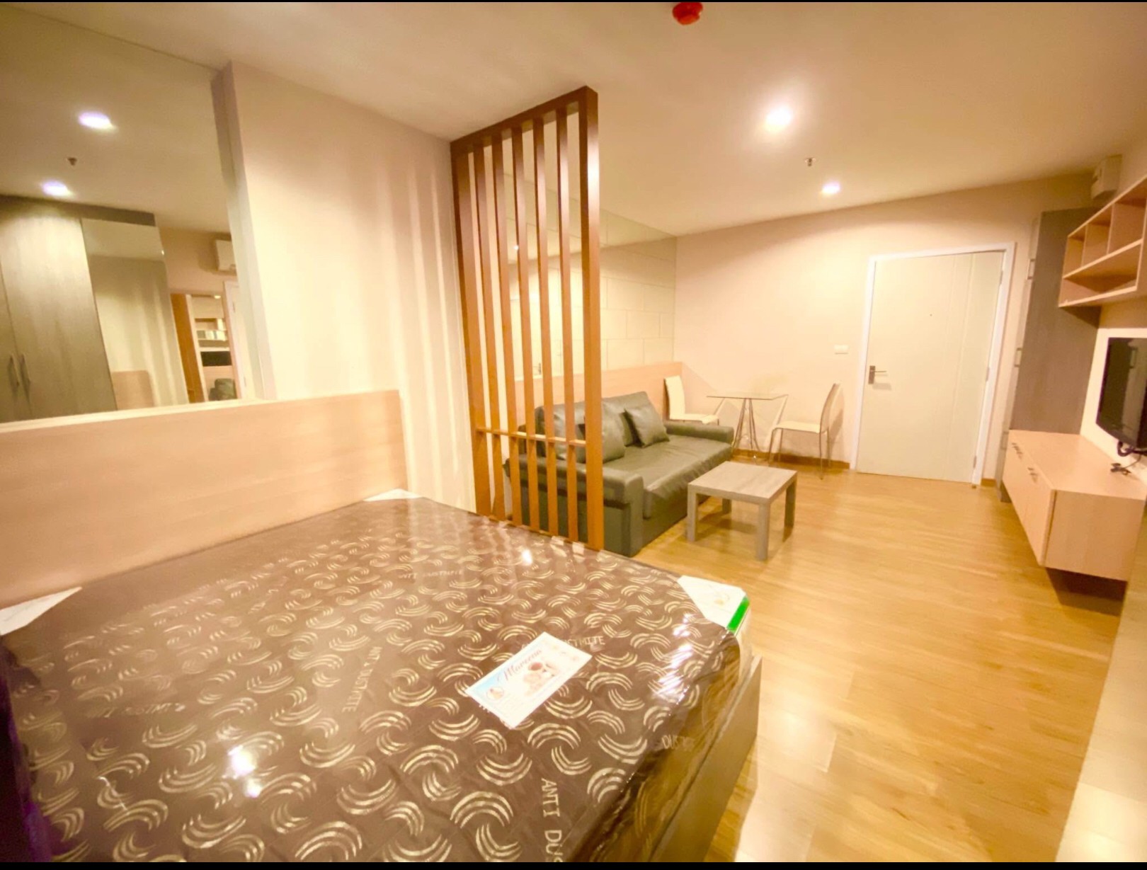 ให้เช่าคอนโด เดอะ ทรี อินเตอร์เชนจ์ พื้นที่ 30 ตร.ม. สตูดิโอ เช่า 11,000 บ/ด