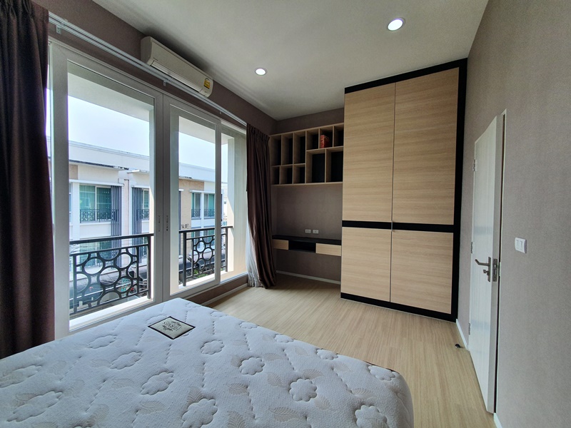 ขายทาวน์โฮม 3ชั้น ย่านรามคำแหง 39 พื้นที่ 32.2 ตรว. 3 ห้องนอน ขาย 6.9 ล้านบาท