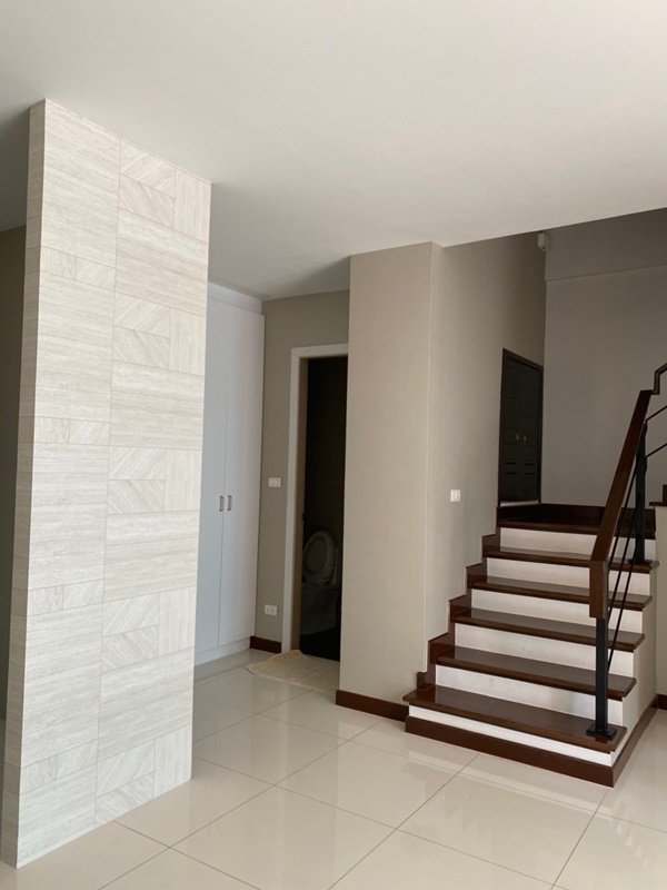 ให้เช่าทาวน์โฮม 4 ชั้น ย่านพระราม 3 พื้นที่ 24 ตรว. 3 ห้องนอน เช่า 70,000 บ/ด