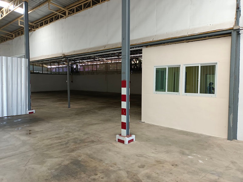 ให้เช่าโกดังสินค้า ย่านสวนหลวง พื้นที่ 400, 450 ตรม. เช่า 180 บาท/ตรม.