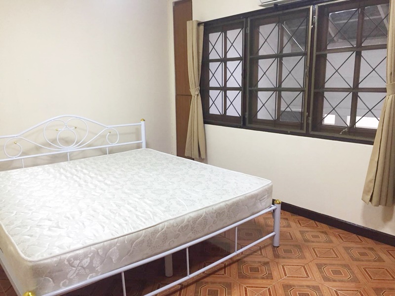 ให้เช่าทาวน์โฮม ย่านพระโขนง พื้นที่ 35 ตารางวา 3 ห้องนอน เช่า 30,000 บ/ด