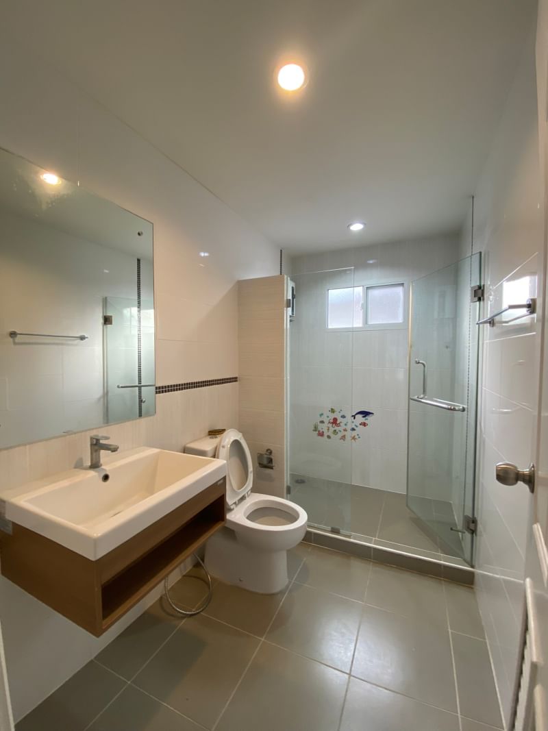 ให้เช่าบ้านเดียว 2 ชั้น ย่านพัฒนาการ 38 พื้นที่ 56 ตรว. 3 ห้องนอน เช่า 85,000 บ/ด