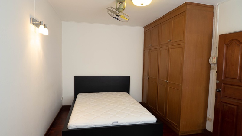 ให้เช่าทาวน์โฮม 4 ชั้น ย่านเอกมัย พื้นที่ 24 ตรว. 5 ห้องนอน เช่า 50,000 บ/ด