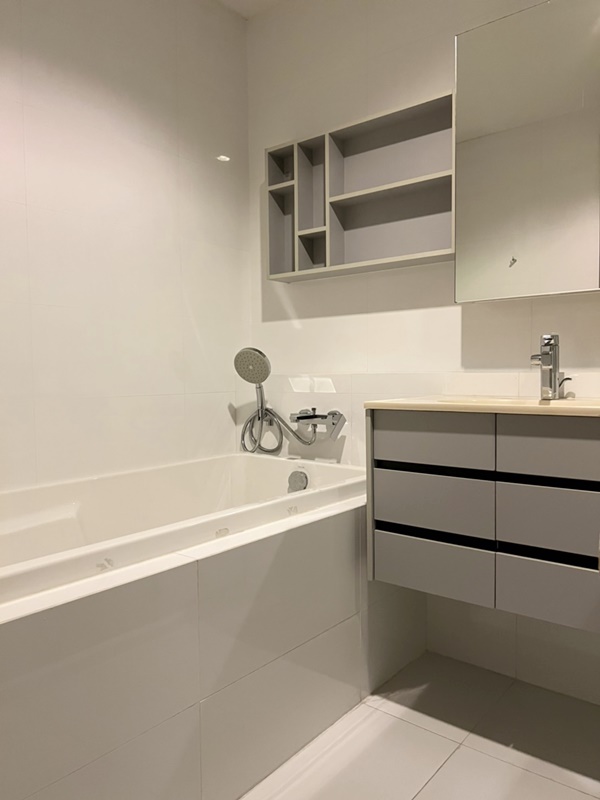 ขาย/ให้เช่า เฮช คิว ทองหล่อ 40 ตรม. 1 ห้องนอน เช่า 45,000 บาท/เดือน ขาย 10.5 ล้านบาท