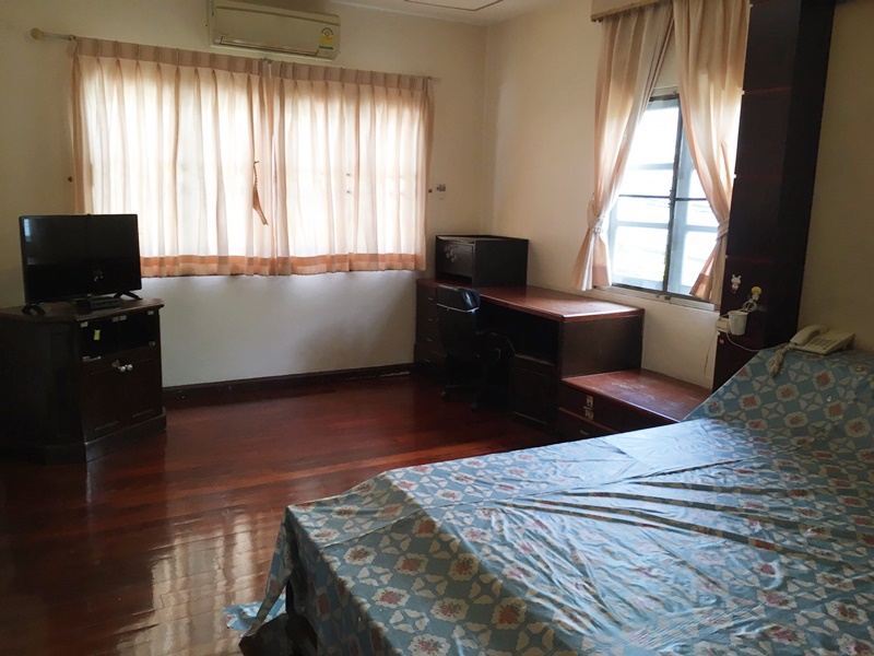 ขายทาวน์โฮม 2 ชั้น ย่านสุขุมวิท พื้นที่ 28 ตรว. 4 ห้องนอน ขาย 6.3 ล้านบาท