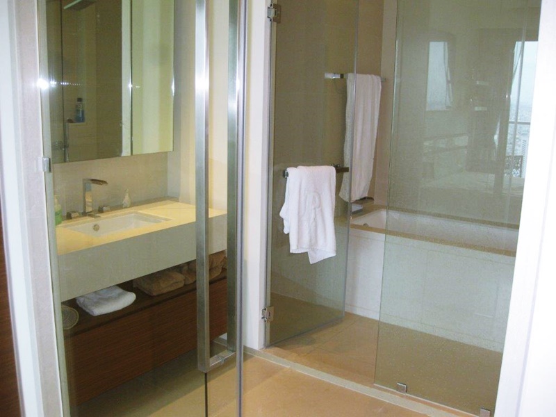 ให้เช่าคอนโด เดอะ ริเวอร์ พื้นที่ 67 ตร.ม. 1 ห้องนอน เช่า 35,000 บ/ด