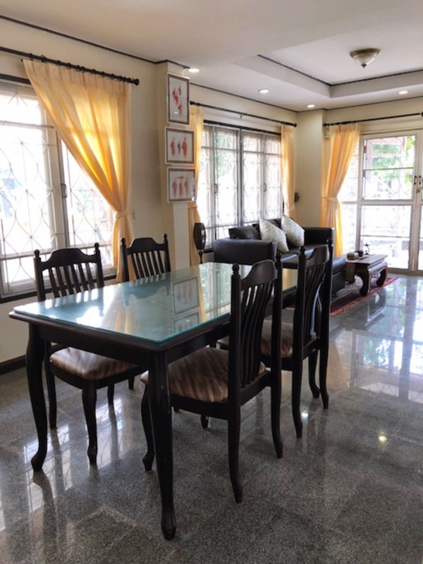 ให้เช่าบ้านเดี่ยว 2 ชั้น รามคำแหง พื้นที่ 60 ตรว. 3 ห้องนอน เช่า 25,000 บ/ด