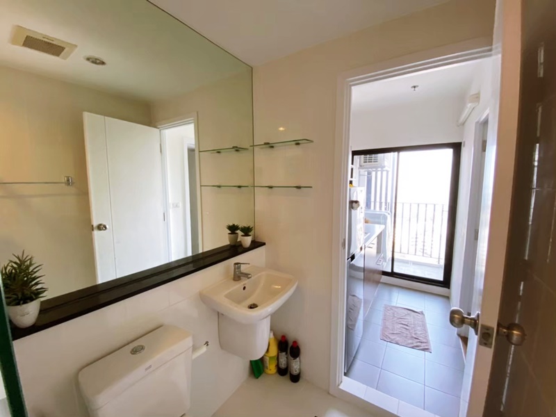 ให้เช่าคอนโด เดอะ ทรี อินเตอร์เชนจ์ พื้นที่ 30 ตร.ม. 1 ห้องนอน เช่า 9,500 บ/ด