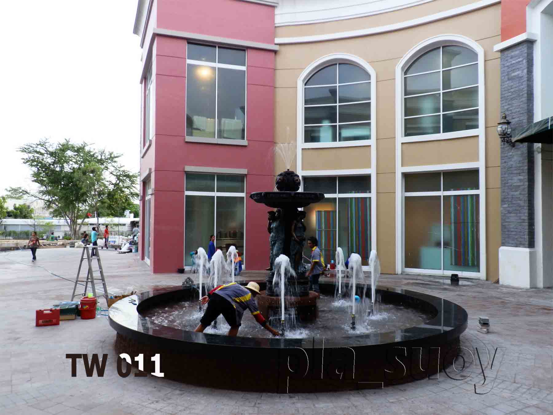 น้ำพุประติมากรรม พานน้ำพุทองเหลือง