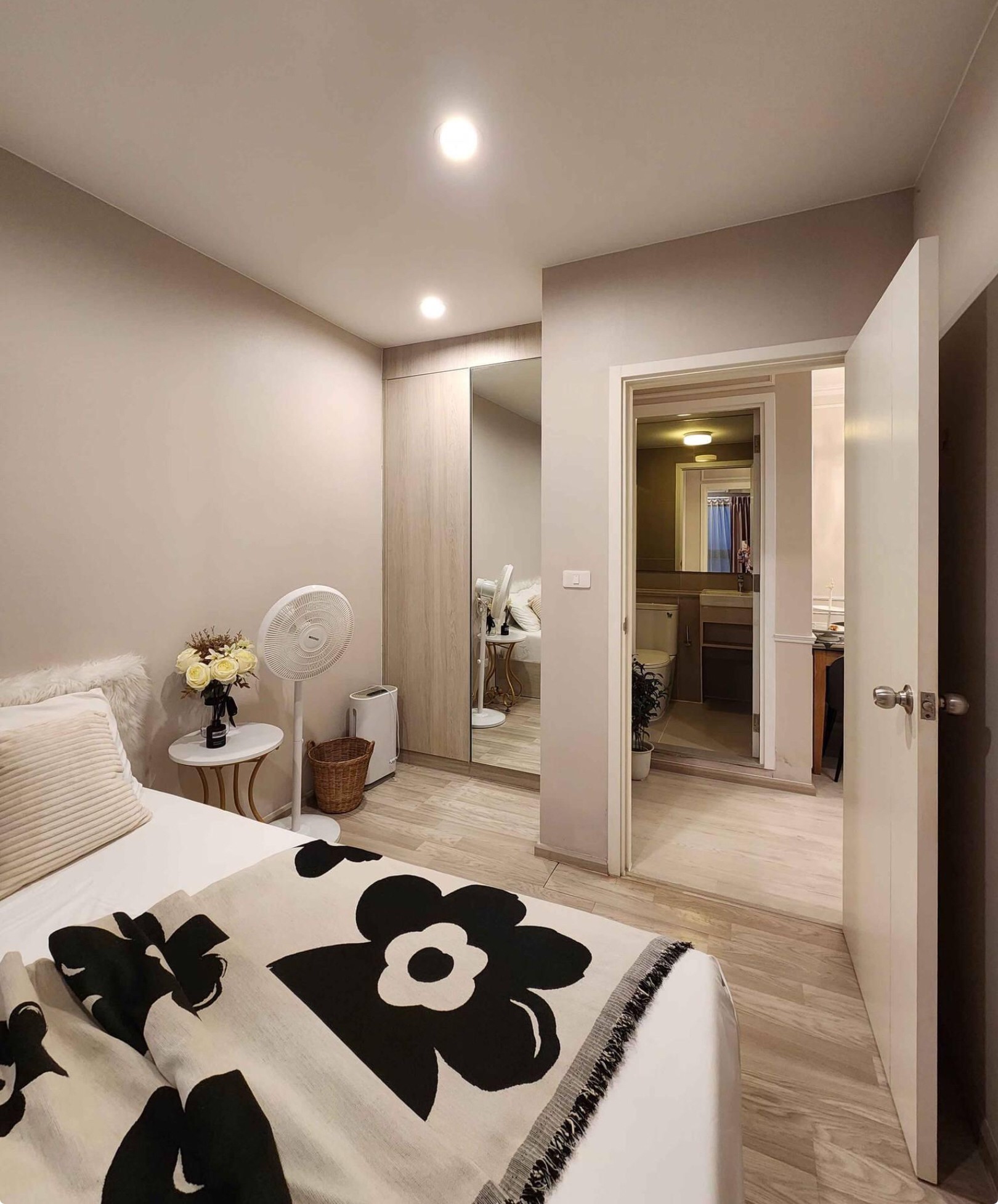 ให้เช่าคอนโด เดอะ ไพรเวซี่ พระราม 9 พื้นที่ 39 ตรม. 2 ห้องนอน ราคาเช่า 22,000 บาท/เดือน