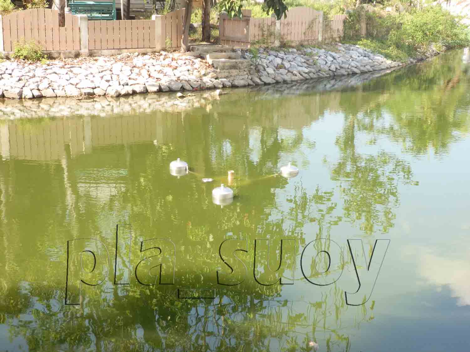 น้ำพุทุ่นลอยราคาประหยัด ที่บ้านคุณยุทธนา ม.ลัดดาวัลย์