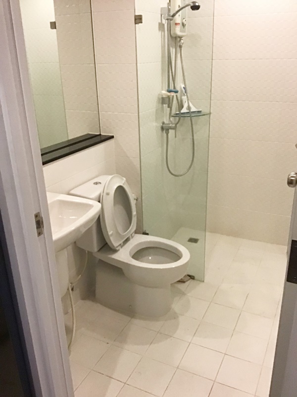 ให้เช่าคอนโด เดอะ ทรี อินเตอร์เชนจ์ พื้นที่ 30 ตร.ม. 1 ห้องนอน เช่า 9,500 บ/ด