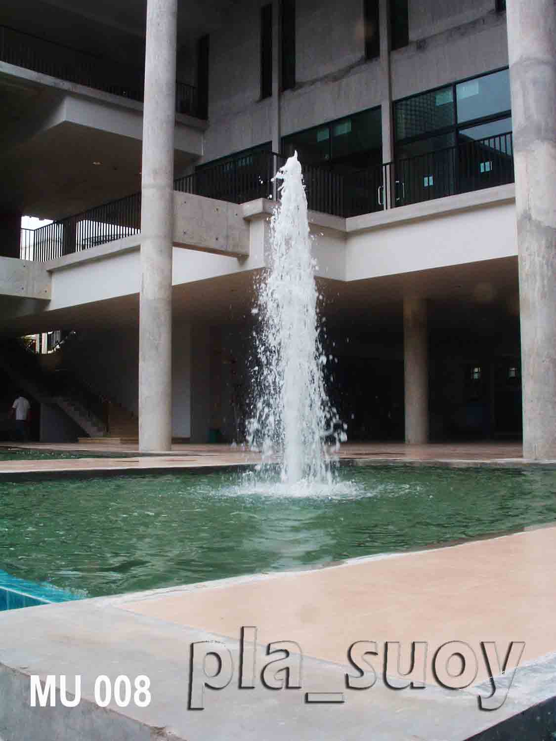 น้ำพุประดับอาคารศูนย์การเรียนรู้ ม.มหิดลศาลายา