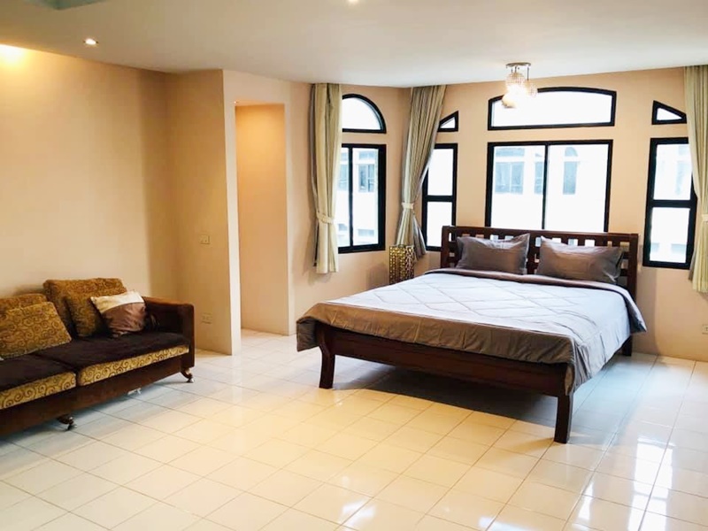 ให้เช่าทาวน์เฮ้าส์ 4 ชั้น ย่านสุขุมวิท พื้นที่ 400 ตรม. 4 ห้องนอน เช่า 65,000 บ/ด