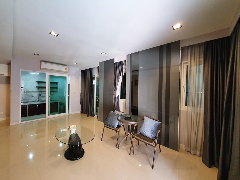 ขายทาวน์โฮม 3ชั้น ย่านรามคำแหง 39 พื้นที่ 32.2 ตรว. 3 ห้องนอน ขาย 6.9 ล้านบาท