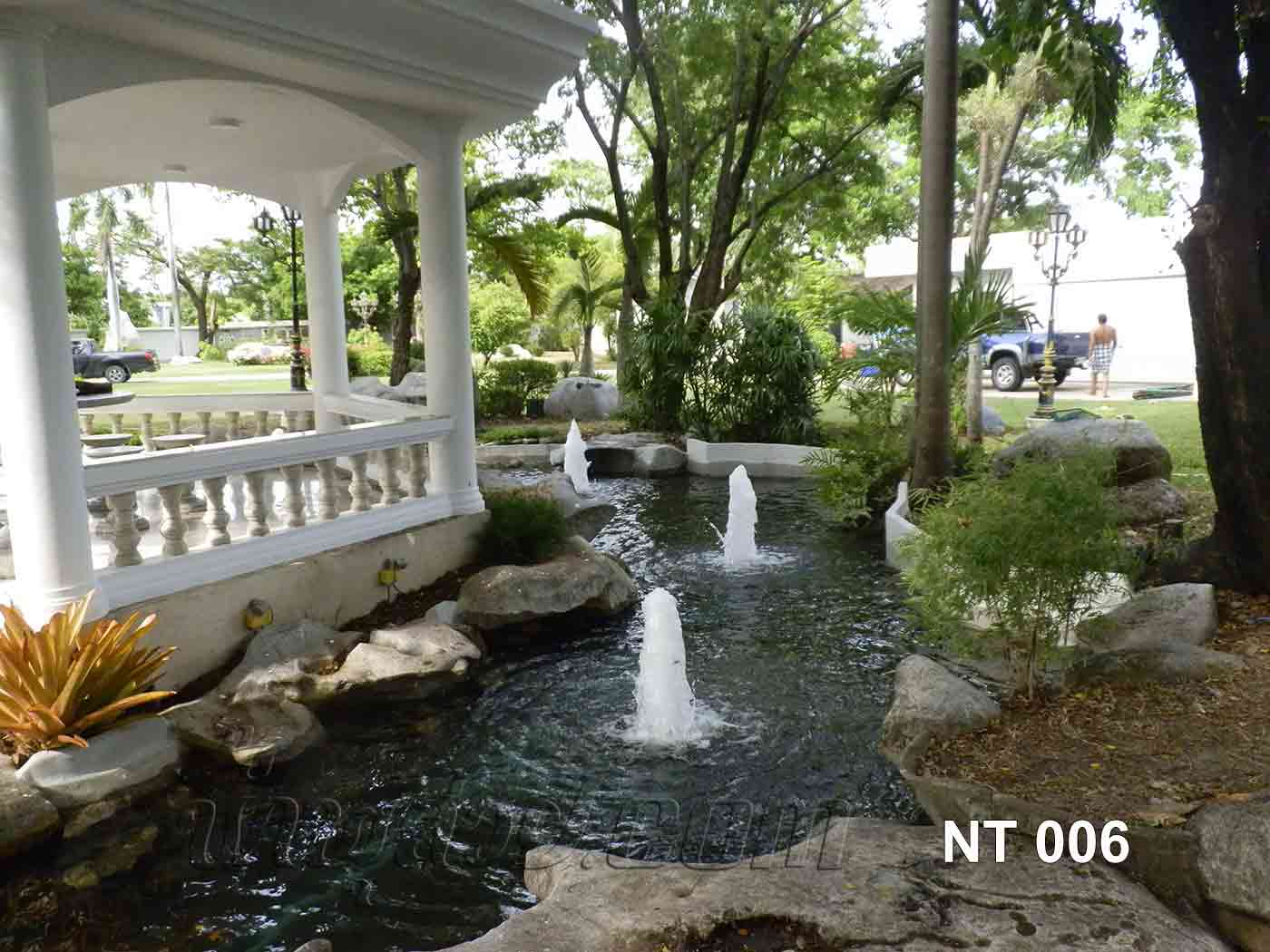 น้ำพุแต่งสวน บ่อ Free Form ต้นสน 6 หัว ที่บ้าน คุณานันทกุล