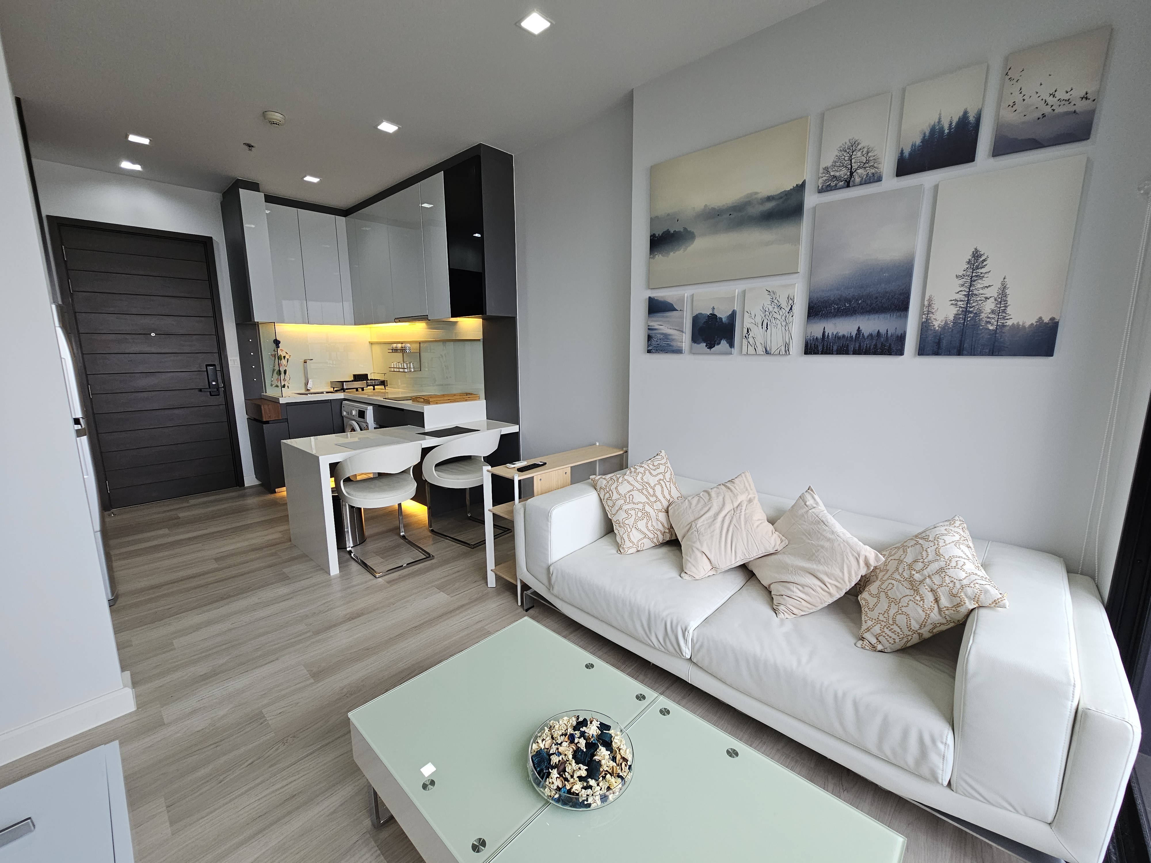 urgent rent Ivy ampio Top floor 28000 thb 1 bedroom 43 sqm