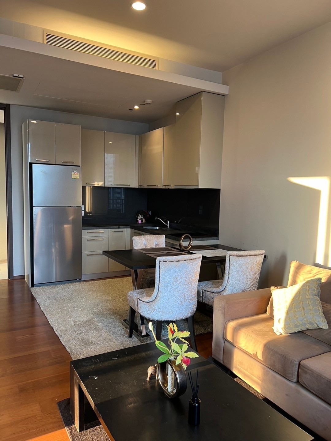 ให้เช่าคอนโด ควอทโทร บาย แสนสิริ พื้นที่ 55 ตร.ม. 1 ห้องนอน ให้เช่า 45,000 บ/ด