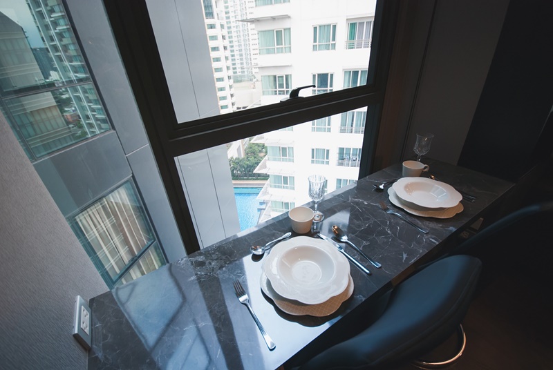 ให้เช่าคอนโด เดอะ ลุมพินี 24 พื้นที่ 30 ตร.ม. 1 ห้องนอน เช่า 18,000 บ/ด