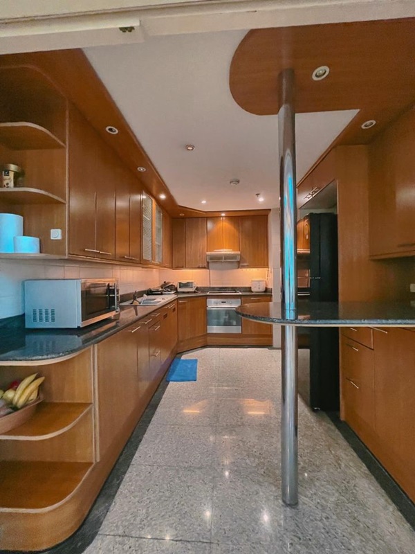 ให้เช่าคอนโด รีเจ้นท์ รอยัล เพลส 1 พื้นที่ 230 ตรม. 4 ห้องนอน เช่า 120,000 บาท/เดือน