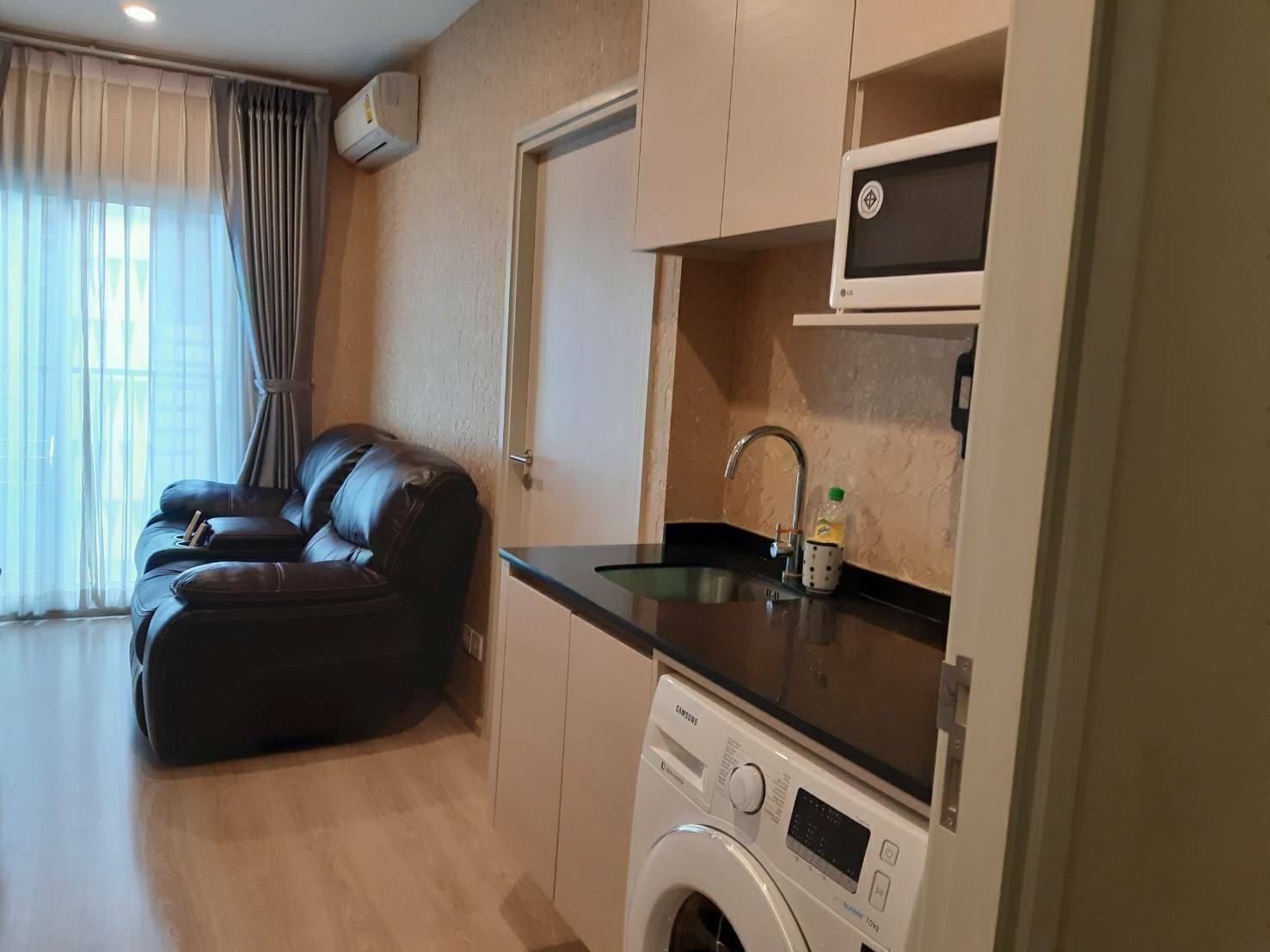 ให้เช่าคอนโด เดอะ ทรี อินเตอร์เชนจ์ พื้นที่ 3ุ6 ตร.ม. 1 ห้องนอน เช่า 14,000 บ/ด มีระเบียง ครัวปิด วิวแม่น้ำ