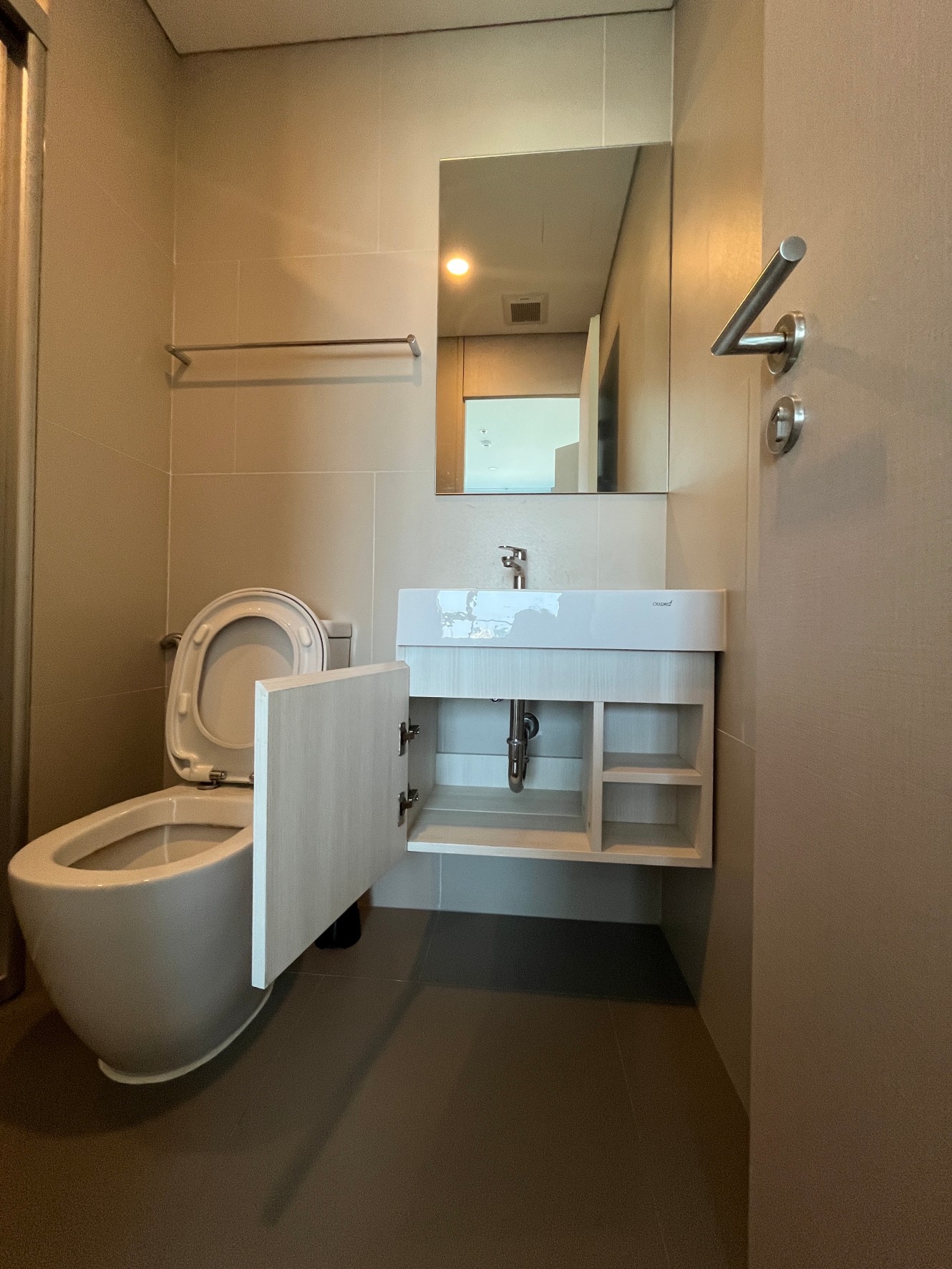 ให้เช่าคอนโด ลุมพินี พาร์ค พหล 32 พื้นที่ 30 ตร.ม. 1 ห้องนอน มีประตูกั้นห้อง