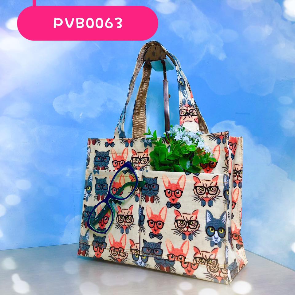 กระเป๋าผ้าเคลือบ พื้นสีครีม แมวใส่แว่น PVC กันน้ำ ใส่เอกสาร (A5)